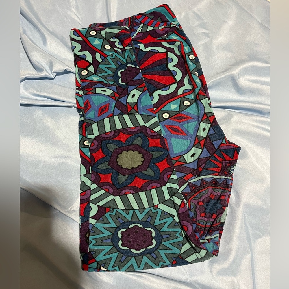 LuLaRoe buttery soft leggings, size T/C